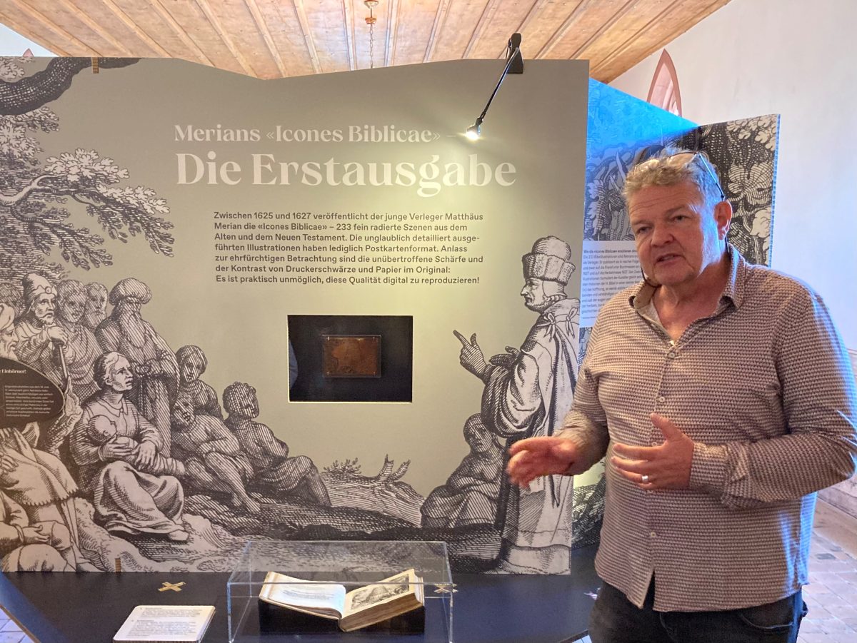 News » Besuch im Basler Münster in die Ausstellung ICONIC